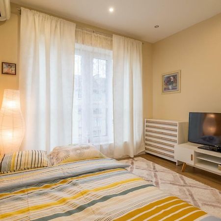 Modern 2 Bedroom Apartment Next To Vitosha Str. Sofya Dış mekan fotoğraf