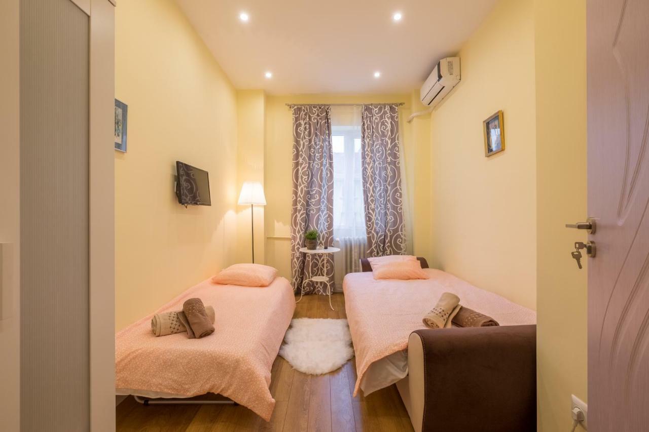 Modern 2 Bedroom Apartment Next To Vitosha Str. Sofya Dış mekan fotoğraf