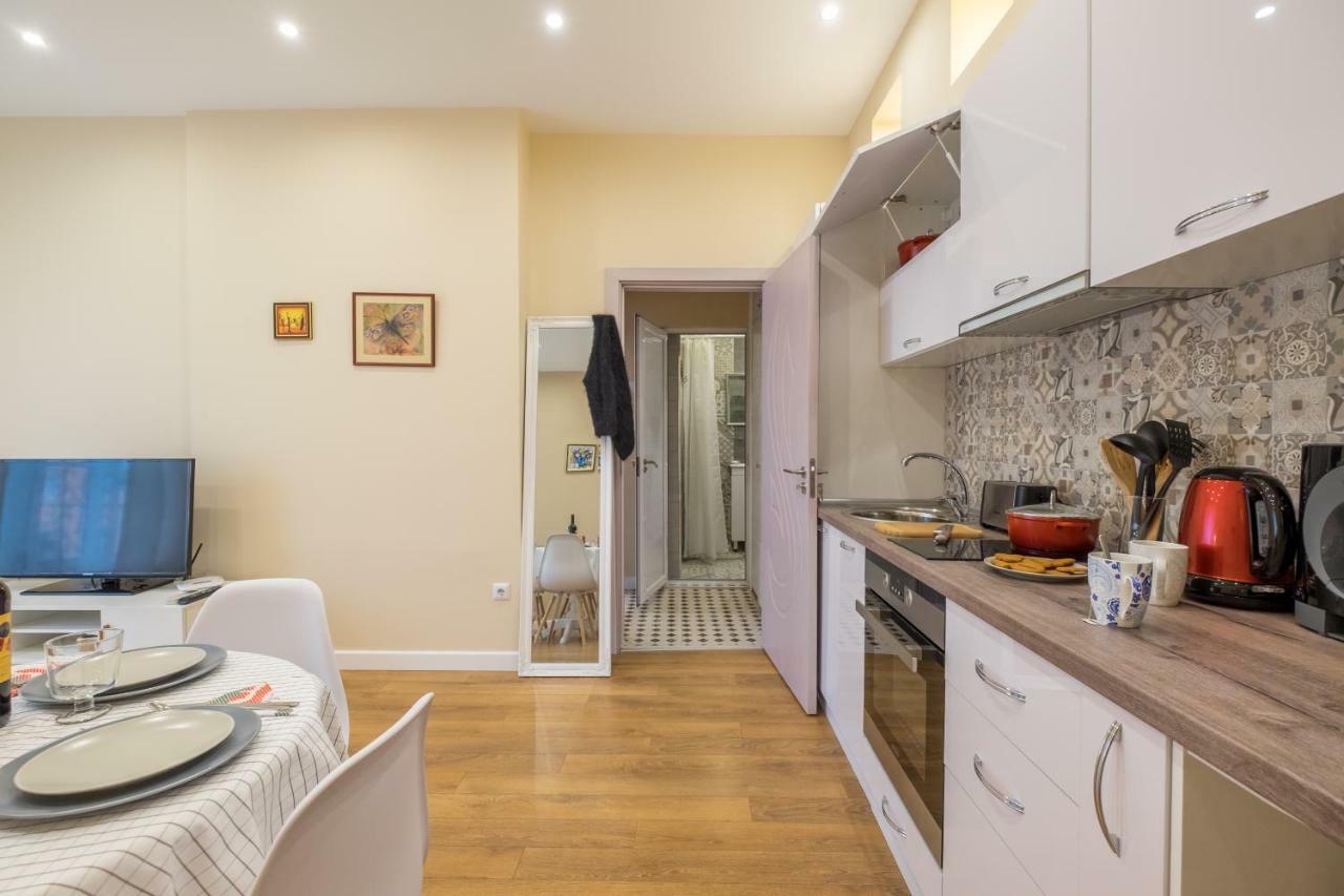 Modern 2 Bedroom Apartment Next To Vitosha Str. Sofya Dış mekan fotoğraf
