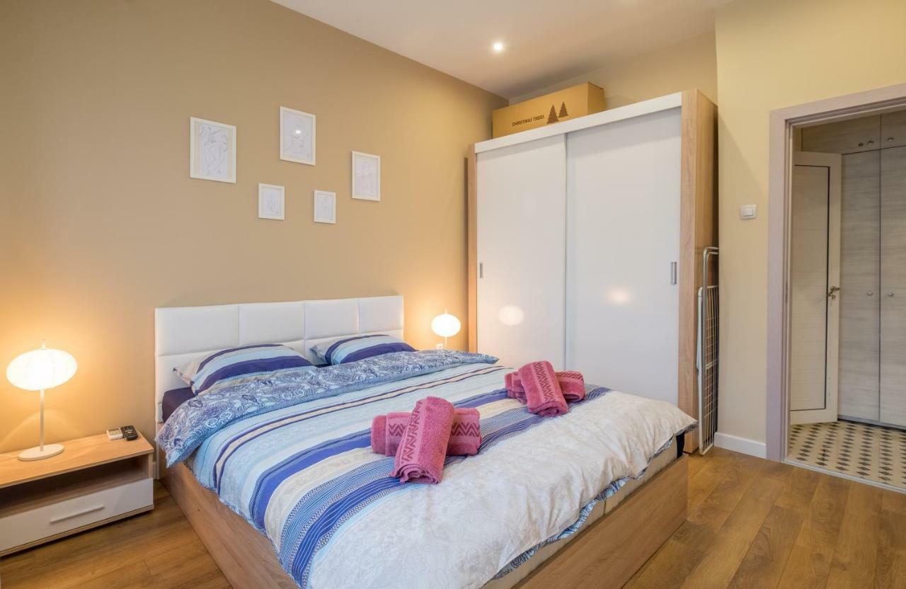 Modern 2 Bedroom Apartment Next To Vitosha Str. Sofya Dış mekan fotoğraf