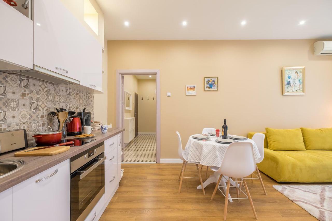 Modern 2 Bedroom Apartment Next To Vitosha Str. Sofya Dış mekan fotoğraf