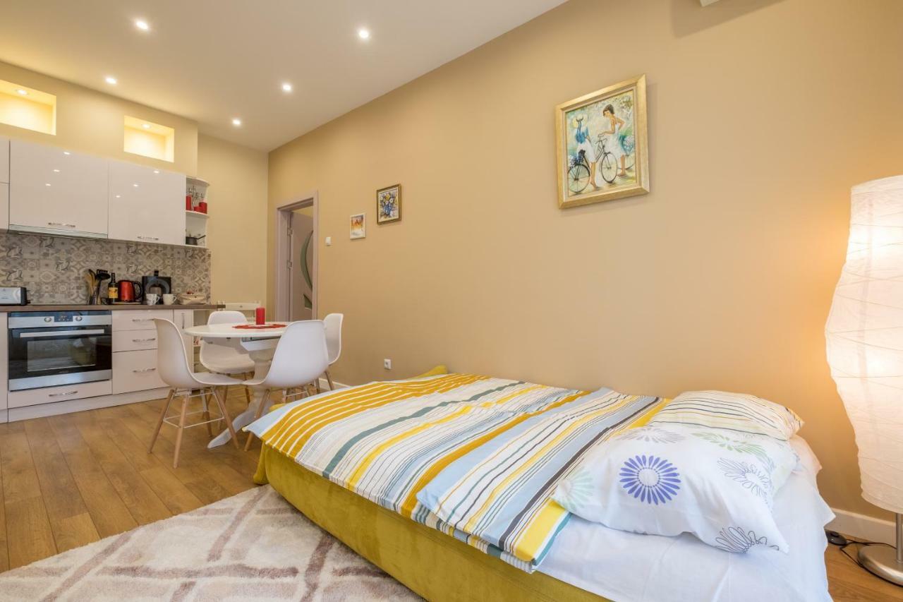 Modern 2 Bedroom Apartment Next To Vitosha Str. Sofya Dış mekan fotoğraf