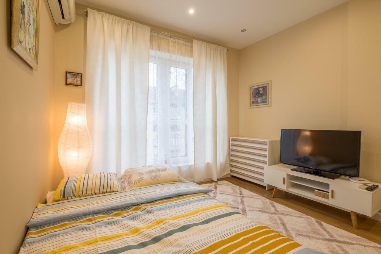 Modern 2 Bedroom Apartment Next To Vitosha Str. Sofya Dış mekan fotoğraf