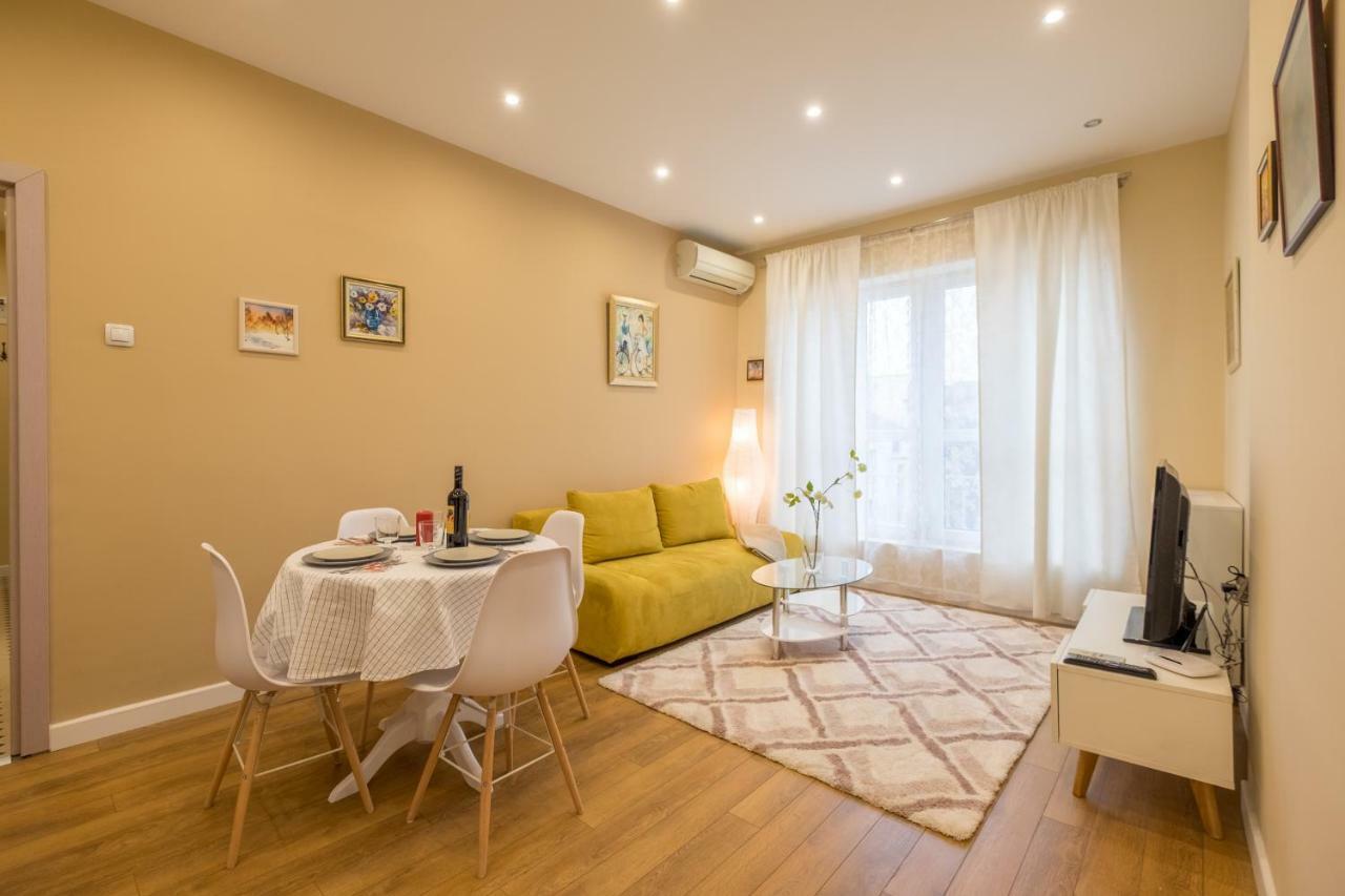 Modern 2 Bedroom Apartment Next To Vitosha Str. Sofya Dış mekan fotoğraf