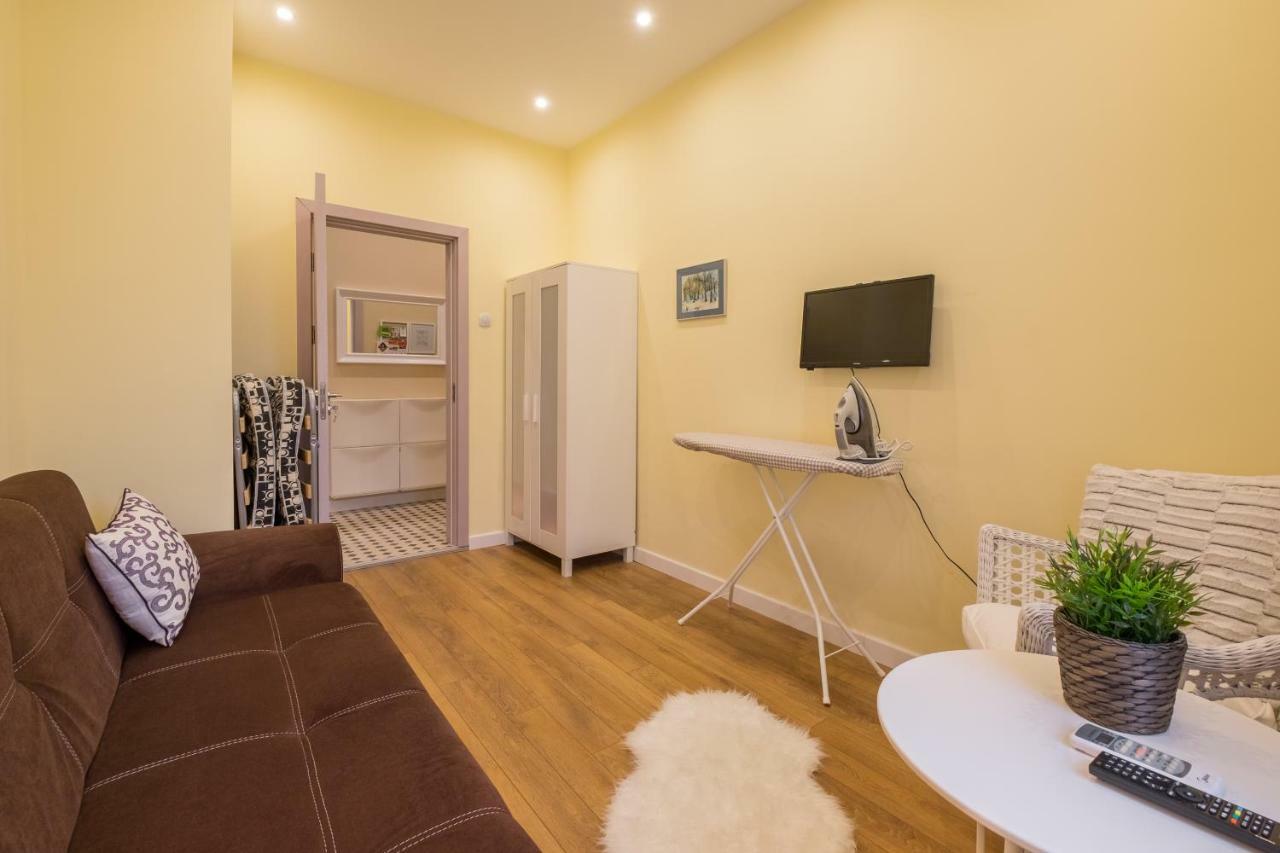 Modern 2 Bedroom Apartment Next To Vitosha Str. Sofya Dış mekan fotoğraf