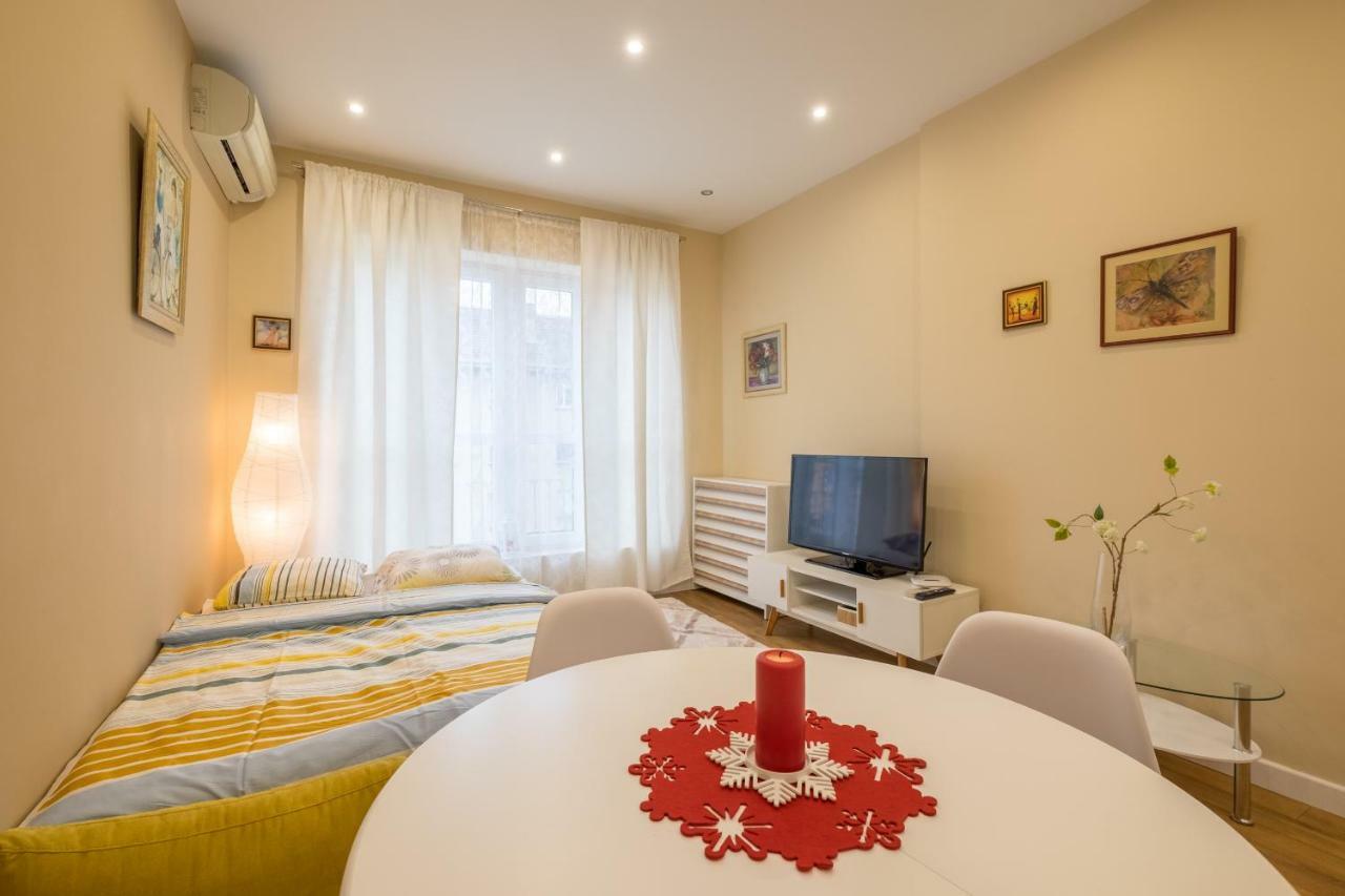 Modern 2 Bedroom Apartment Next To Vitosha Str. Sofya Dış mekan fotoğraf