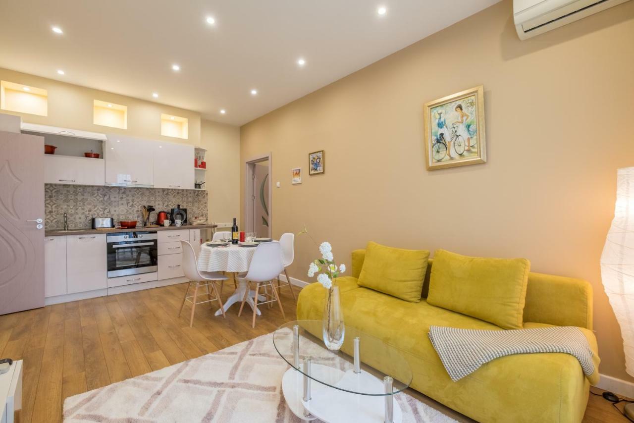 Modern 2 Bedroom Apartment Next To Vitosha Str. Sofya Dış mekan fotoğraf